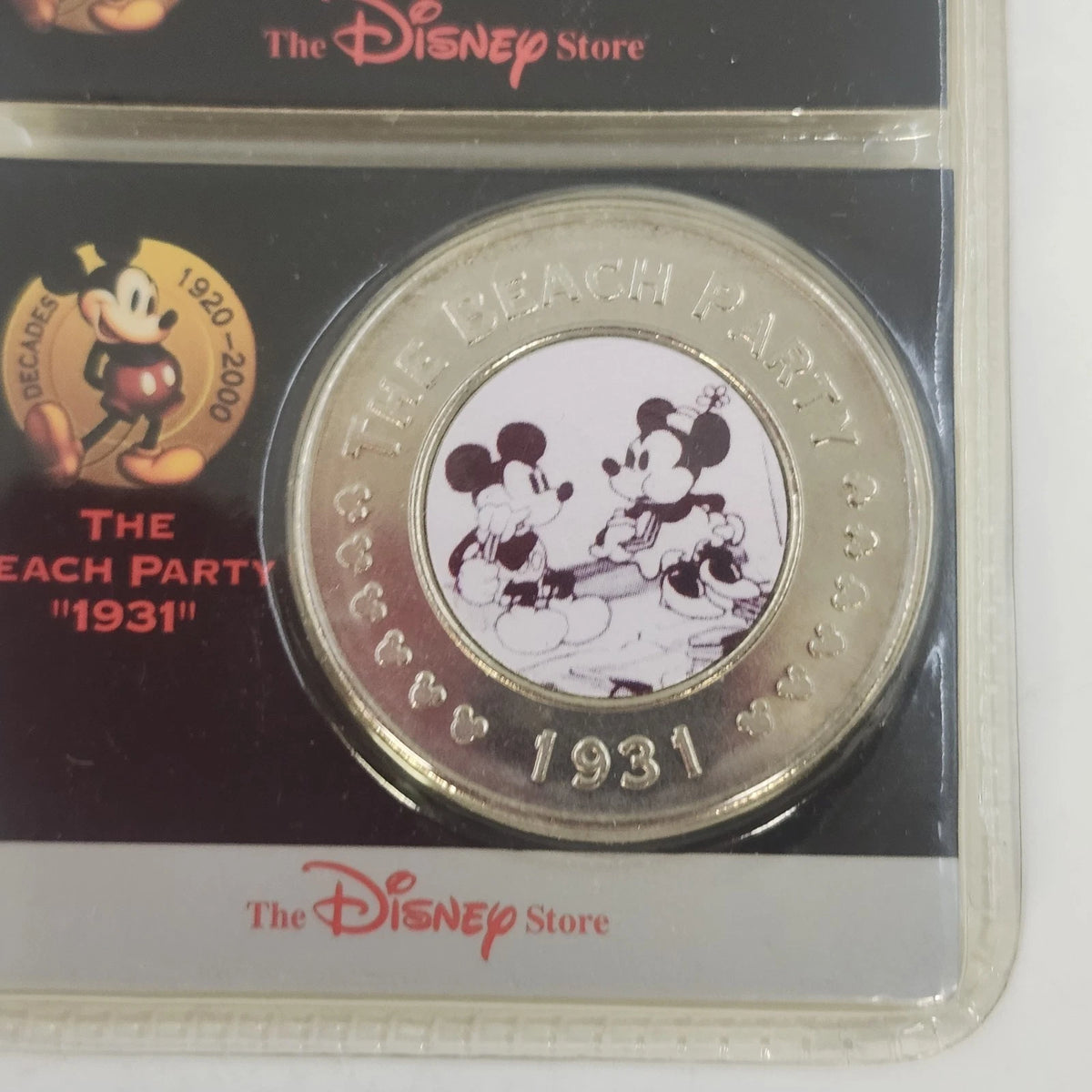 Disney Store Decades Coin #17 The Beach Party 1931 Mickey Minnie Sealed China