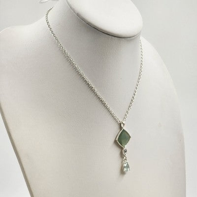Avon Silver Tone Chain Opaque Green Gemstone Pendant 10" Necklace Lobster Clasp