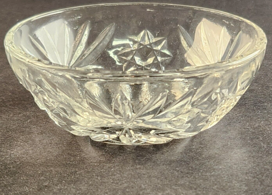 Lead Crystal Glass Bowl Beautiful Sharp Designs 4" Wide x 1.5" Tall Home Decor