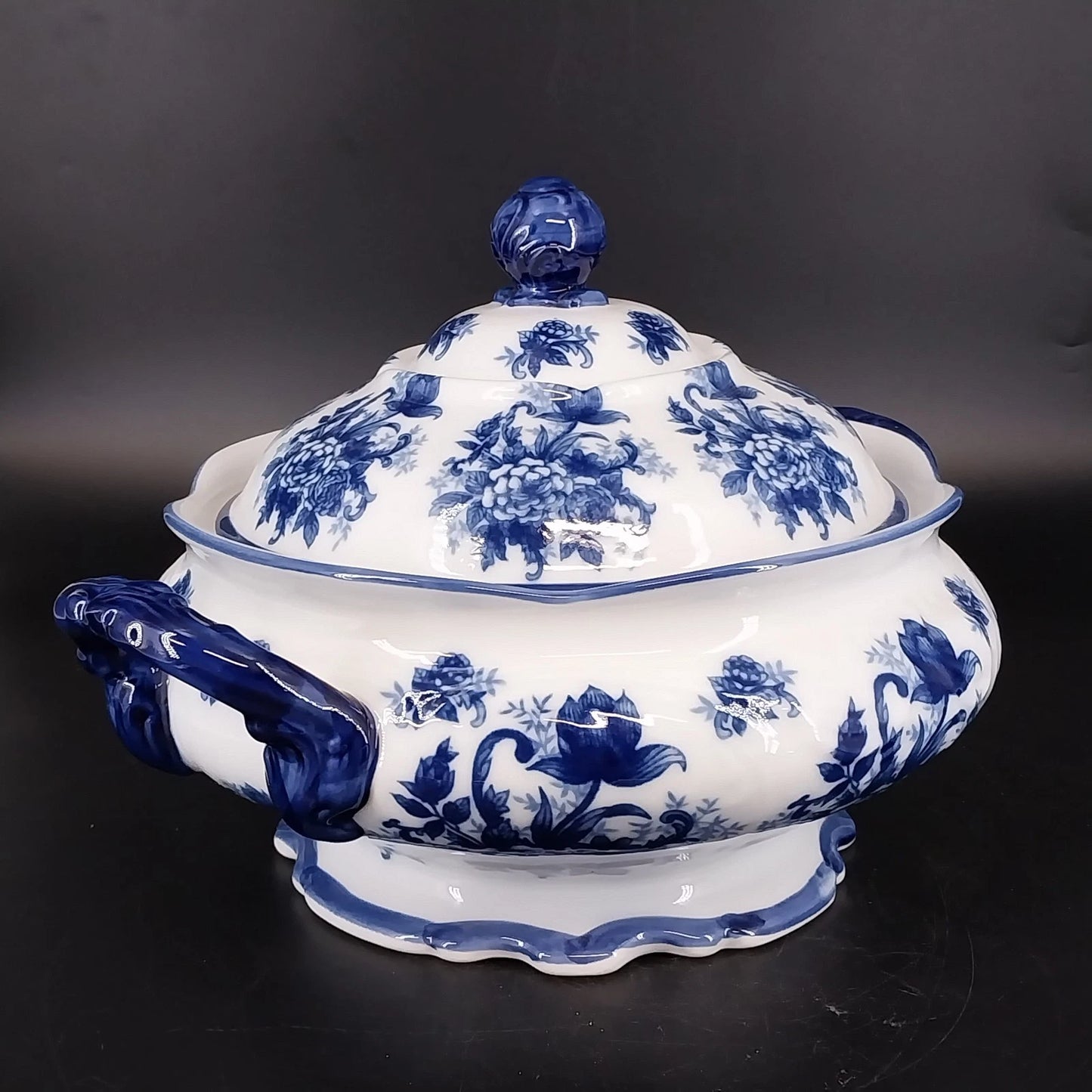 Cracker Barrel Blue White Floral Soup Tureen Serving Bowl with Lid Porcelain Vtg