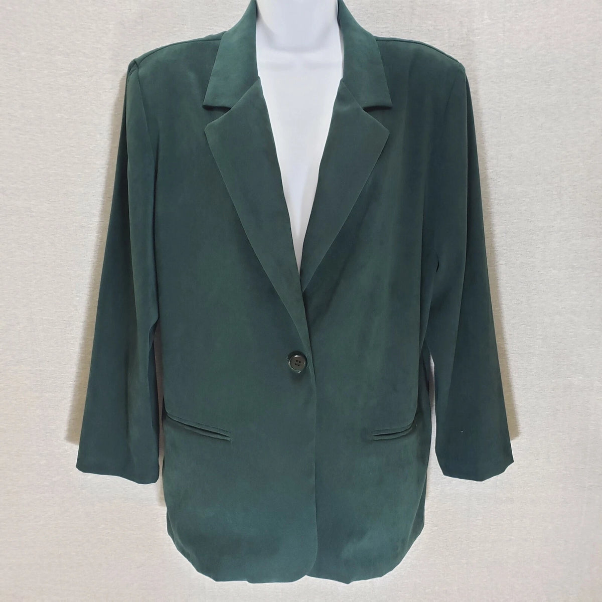 Briggs women's soft green button up blazer jacket with shoulder pads