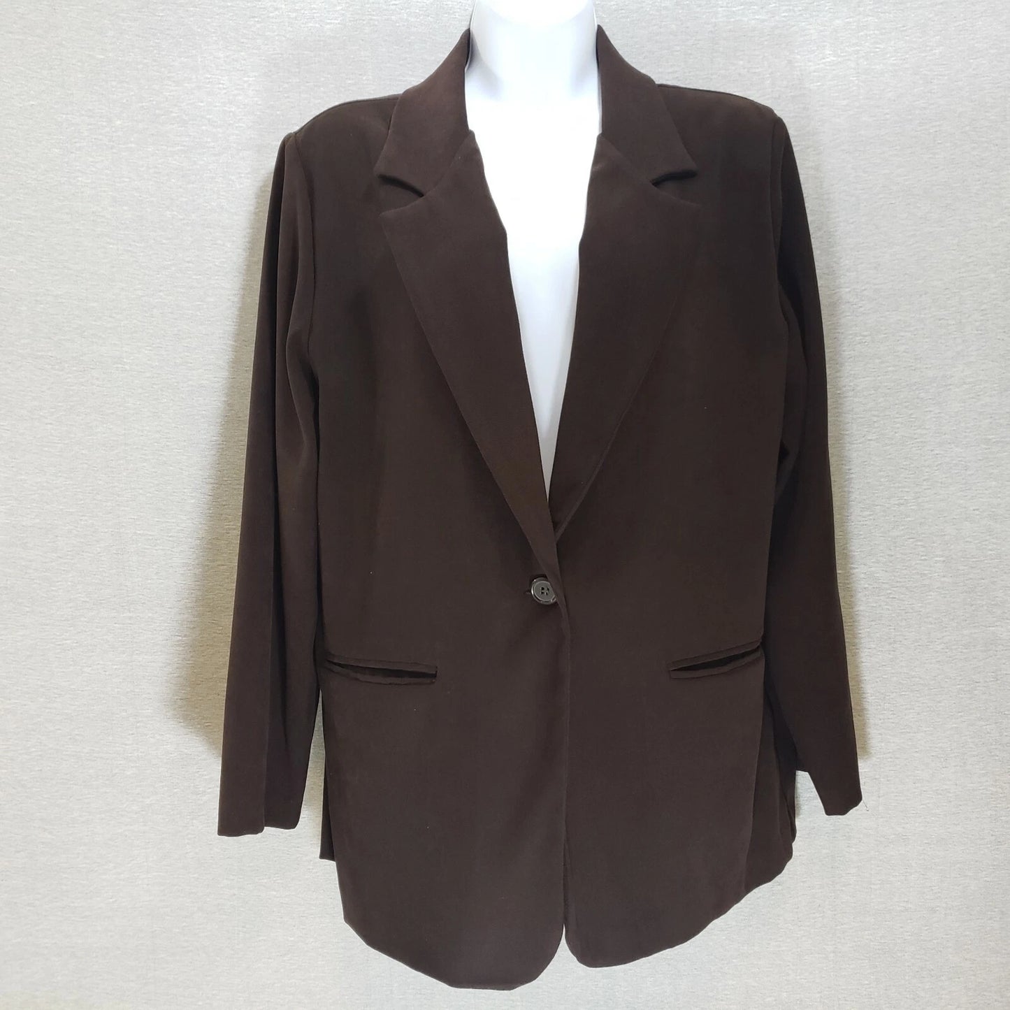Briggs womens brown petite button up blazer with shoulder pads