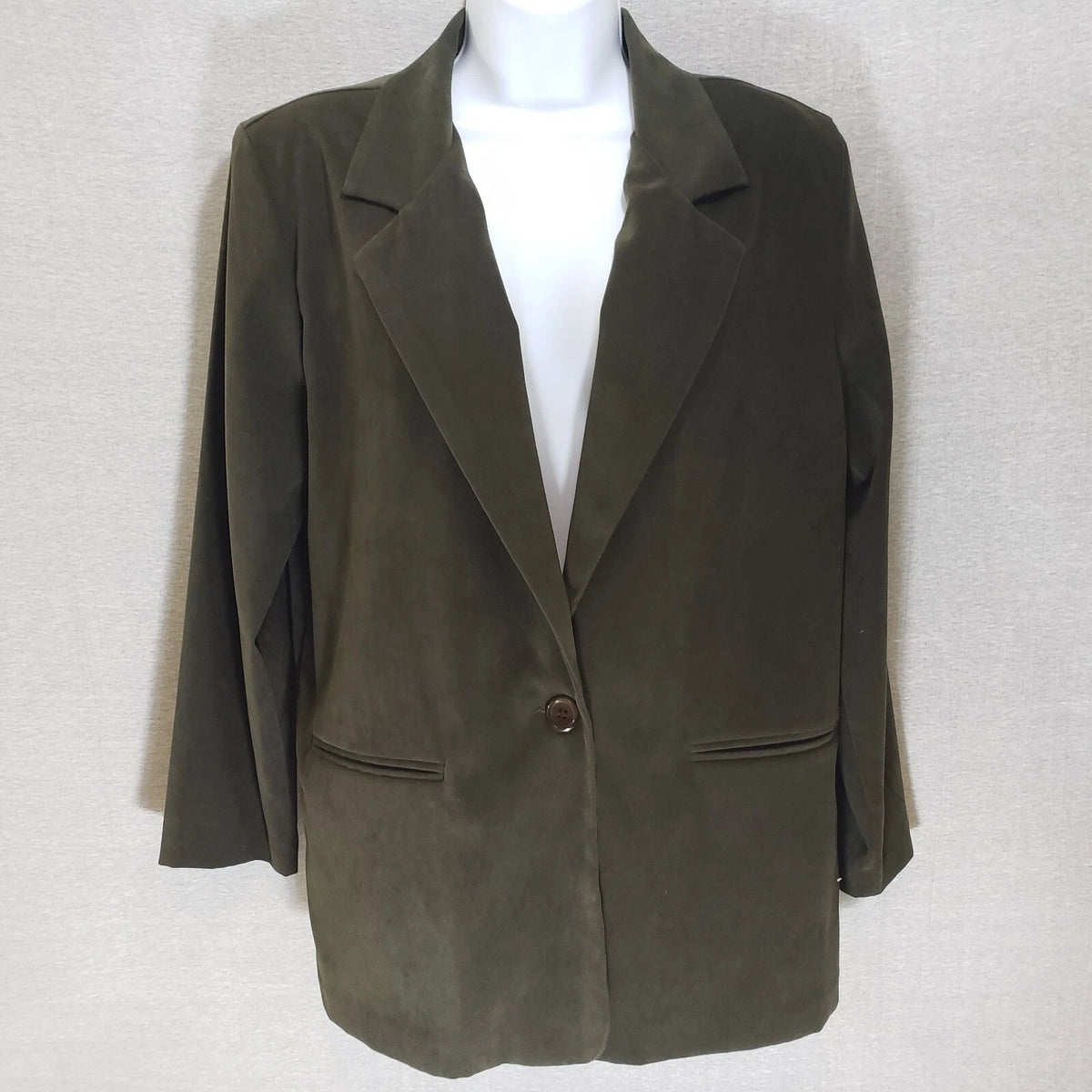 Briggs womens 12P soft olive button up blazer with shoulder pads
