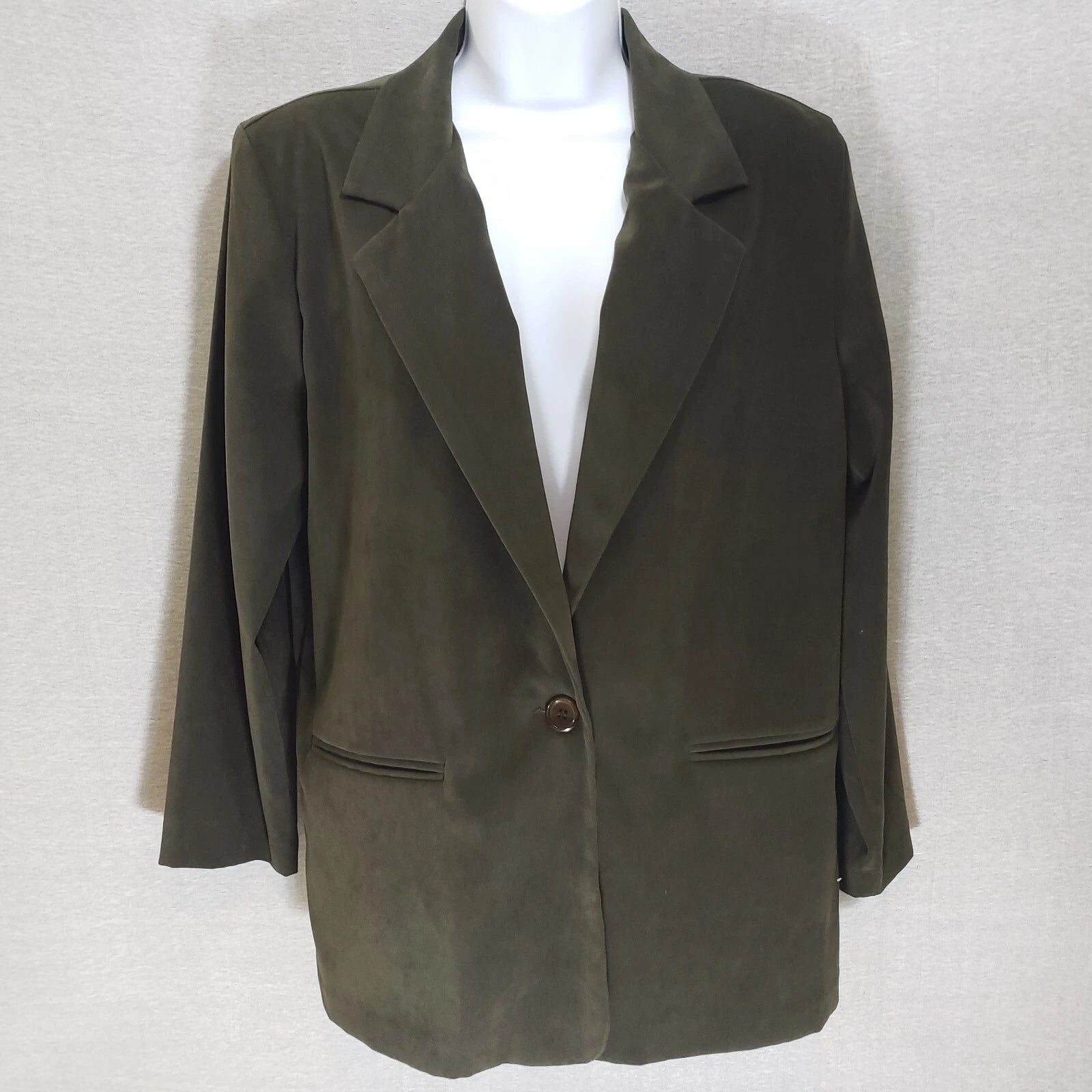 Briggs womens 12P soft olive button up blazer with shoulder pads