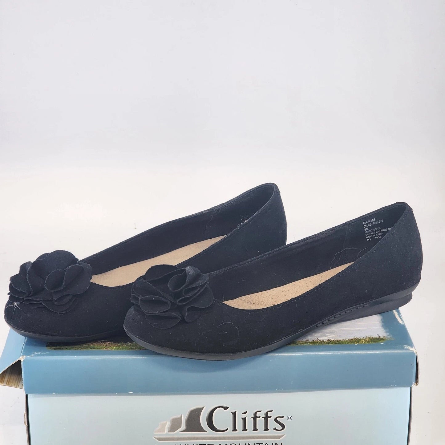 Black Cliffs by White Mountain Hibiscus ballet flats for women
