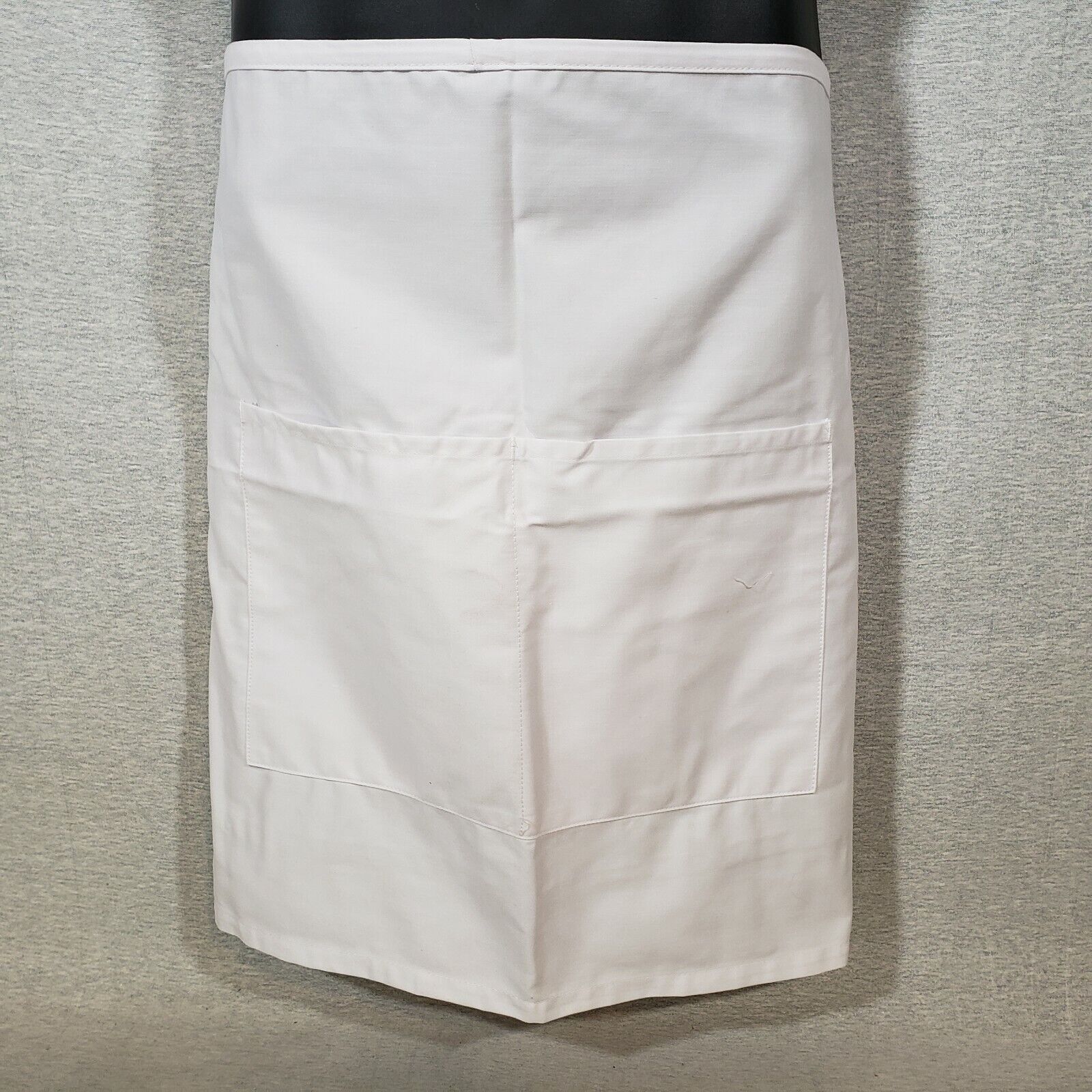 White half bistro apron two pockets E28