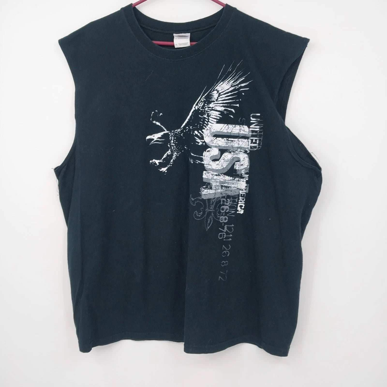 Black Gildan sleeveless USA eagle graphic muscle tee