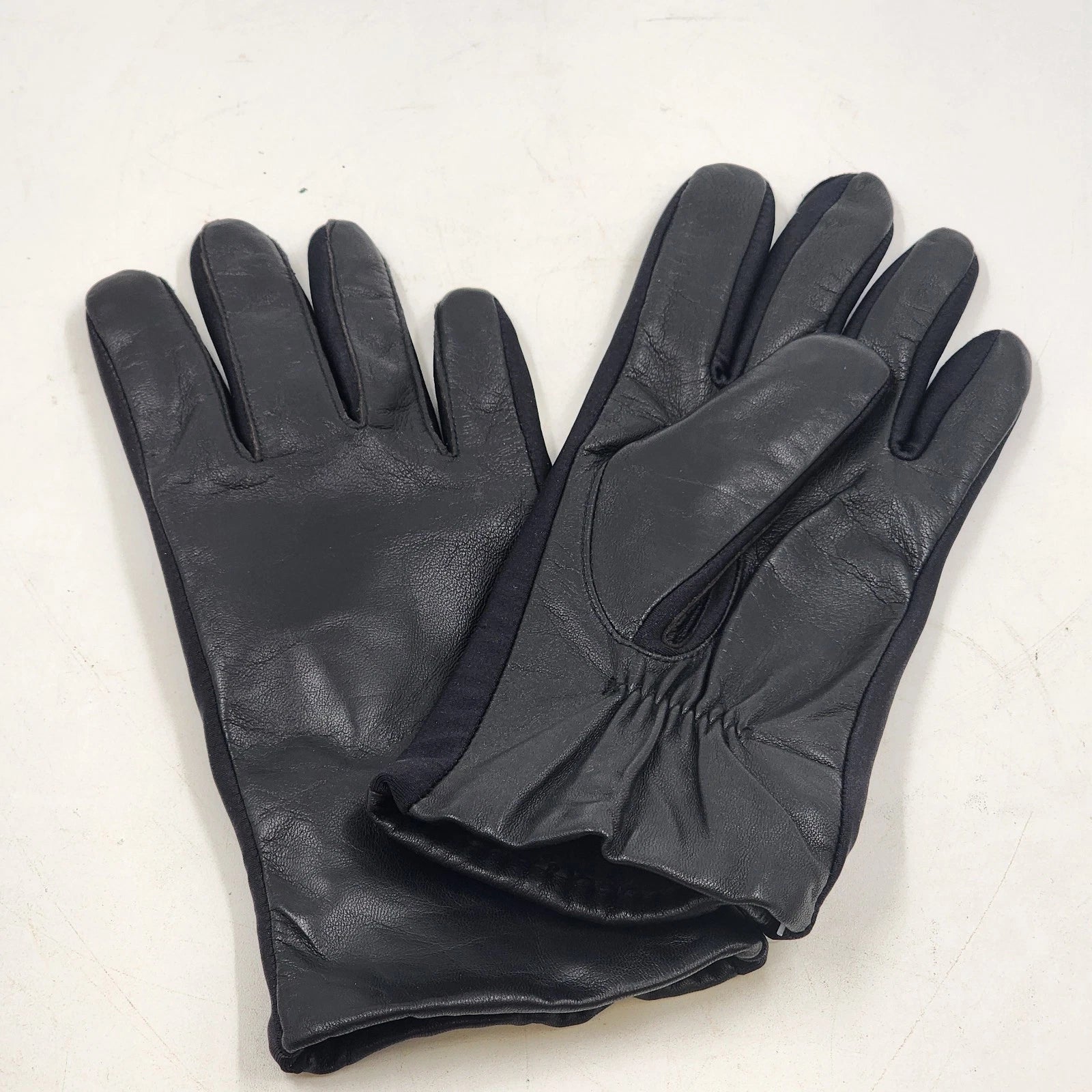 Ladies black leather gloves with fleece lining and stretch side panels
