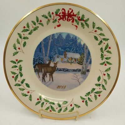Lenox 2018 Christmas collector plate with cabin and deer scene