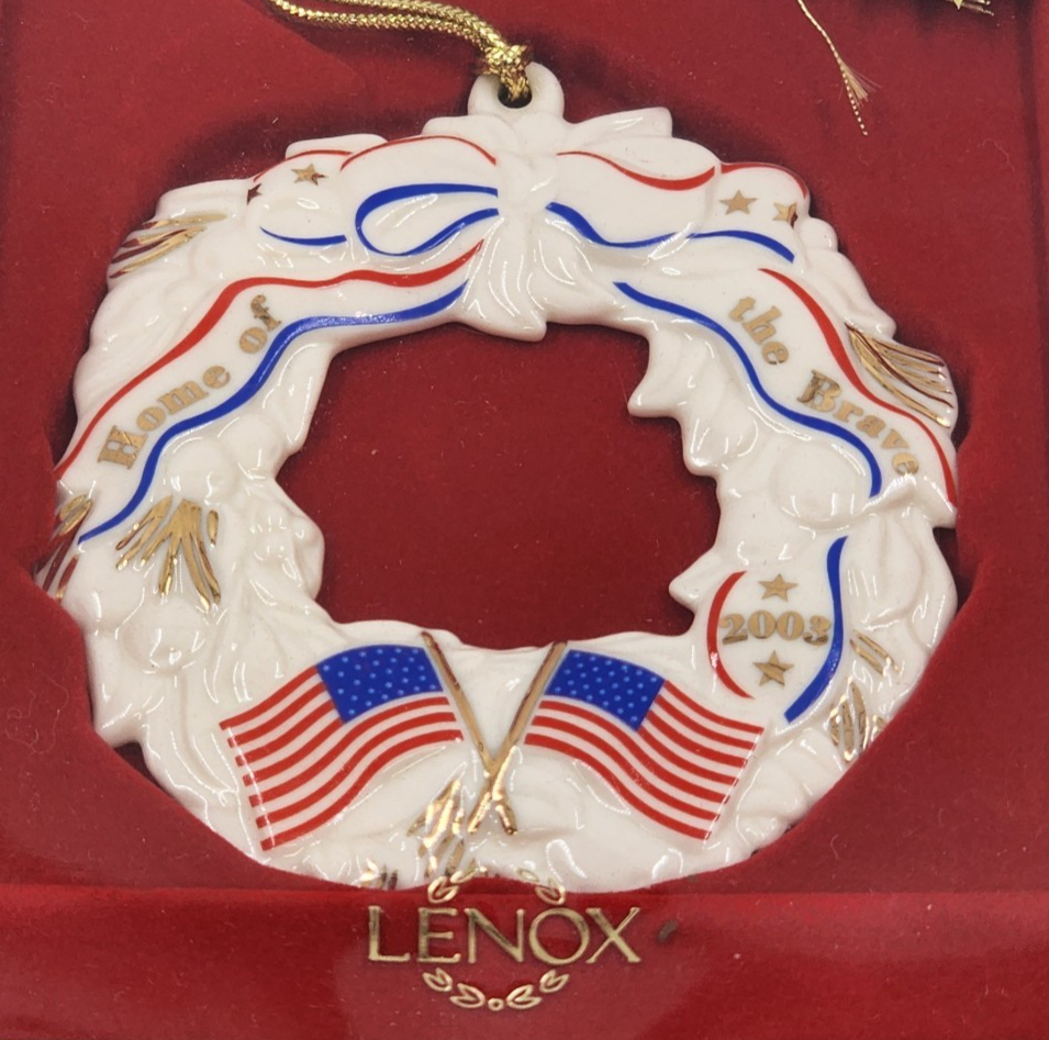 Lenox USA 2003 porcelain wreath ornament with gold trim and original box