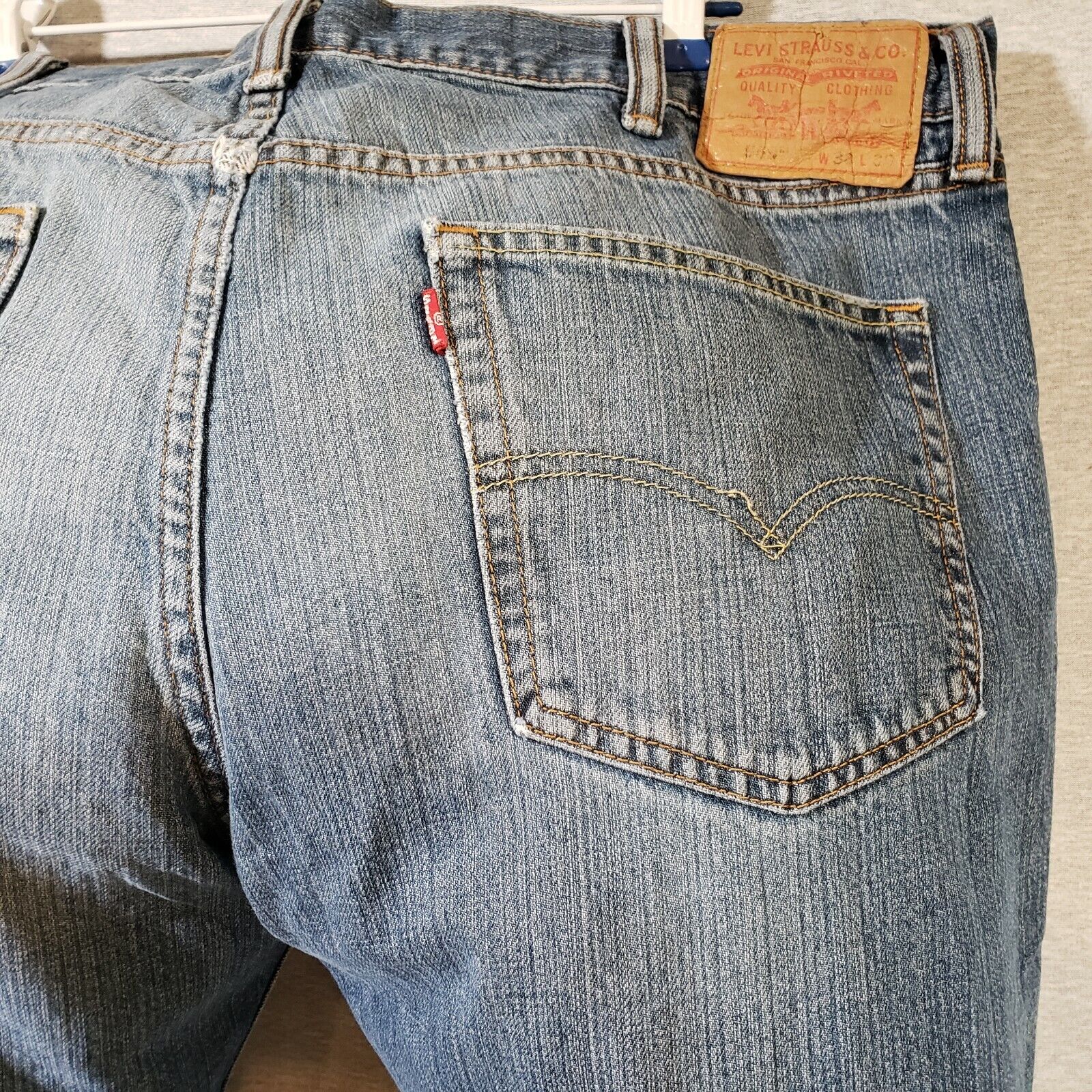 Mens Levi's 550 light wash relaxed tapered blue denim jeans