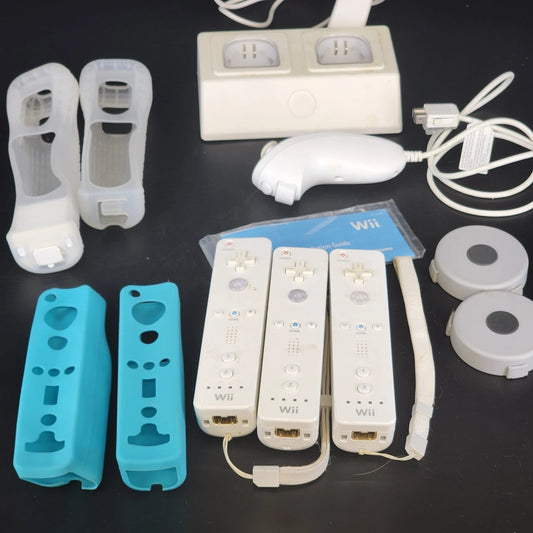 Nintendo Wii remote bundle 3 controllers nunchuk dock