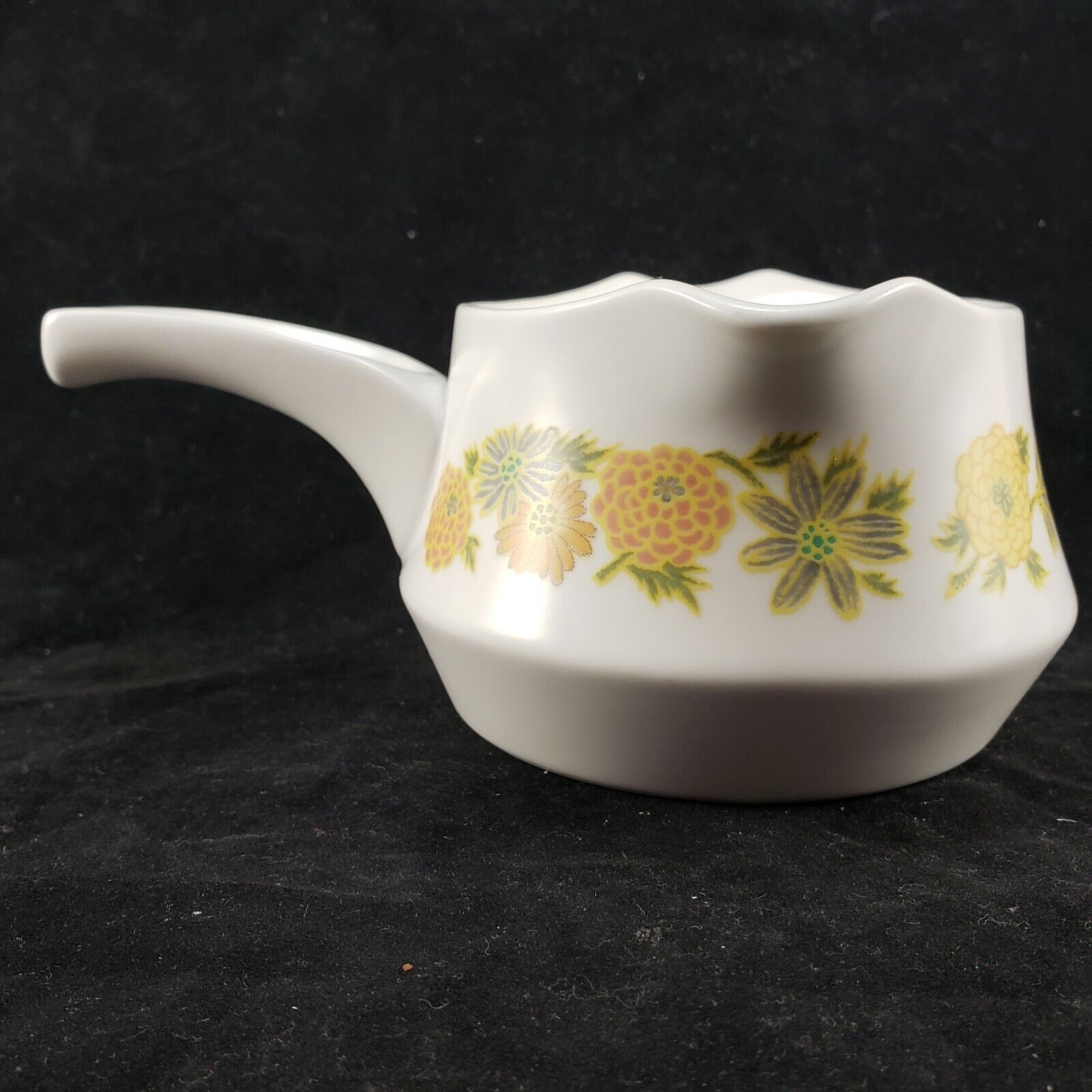 Noritake Sunny Side gravy boat double spout