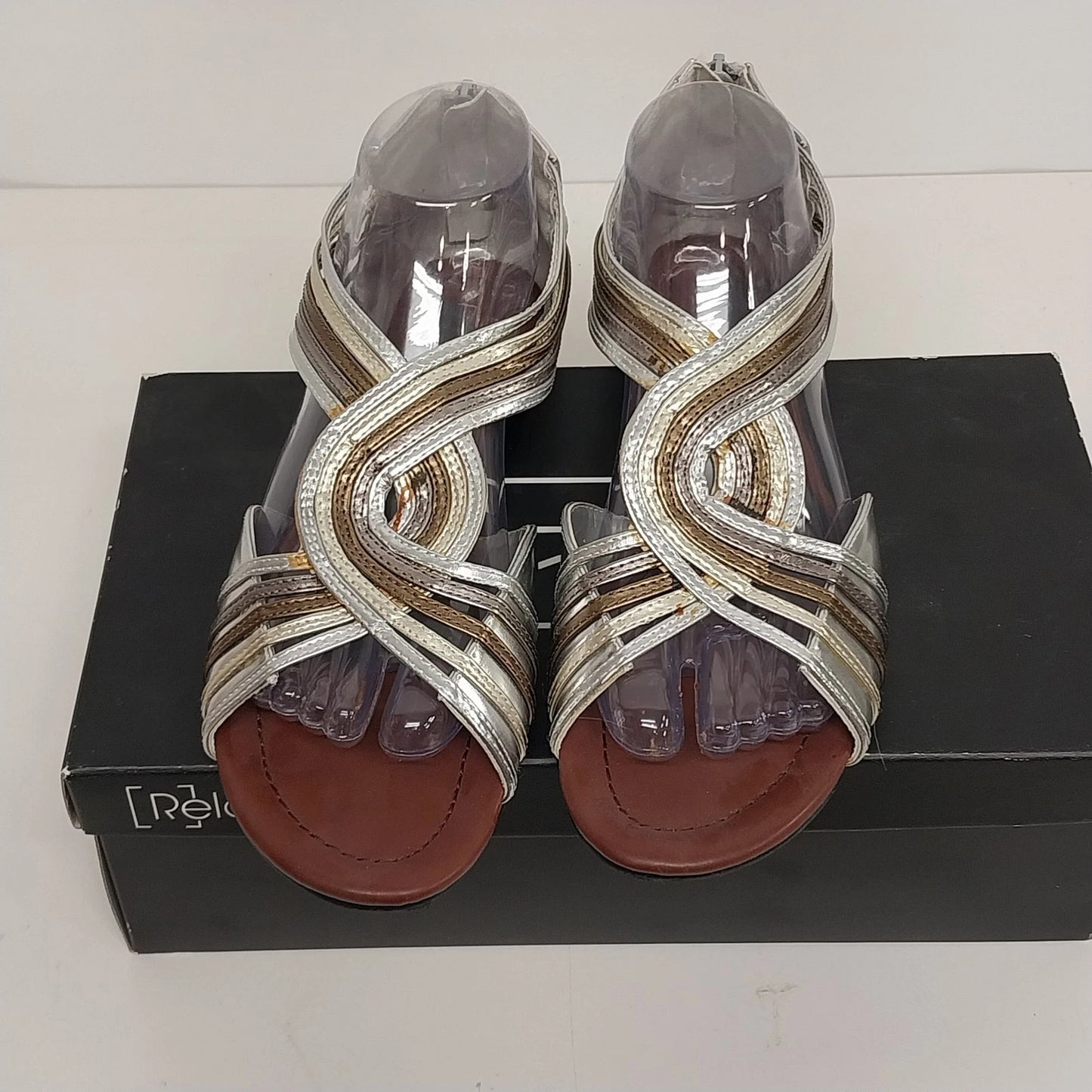 Relativity Cleo metallic silver strappy flat sandals womens 8M