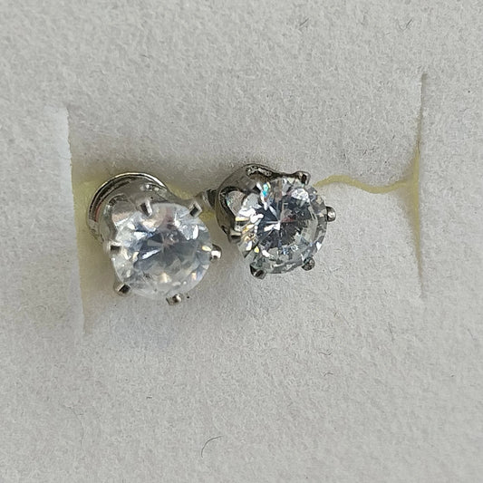 Round clear crystal silver tone solitaire stud earringsRound clear crystal silver tone solitaire stud earrings