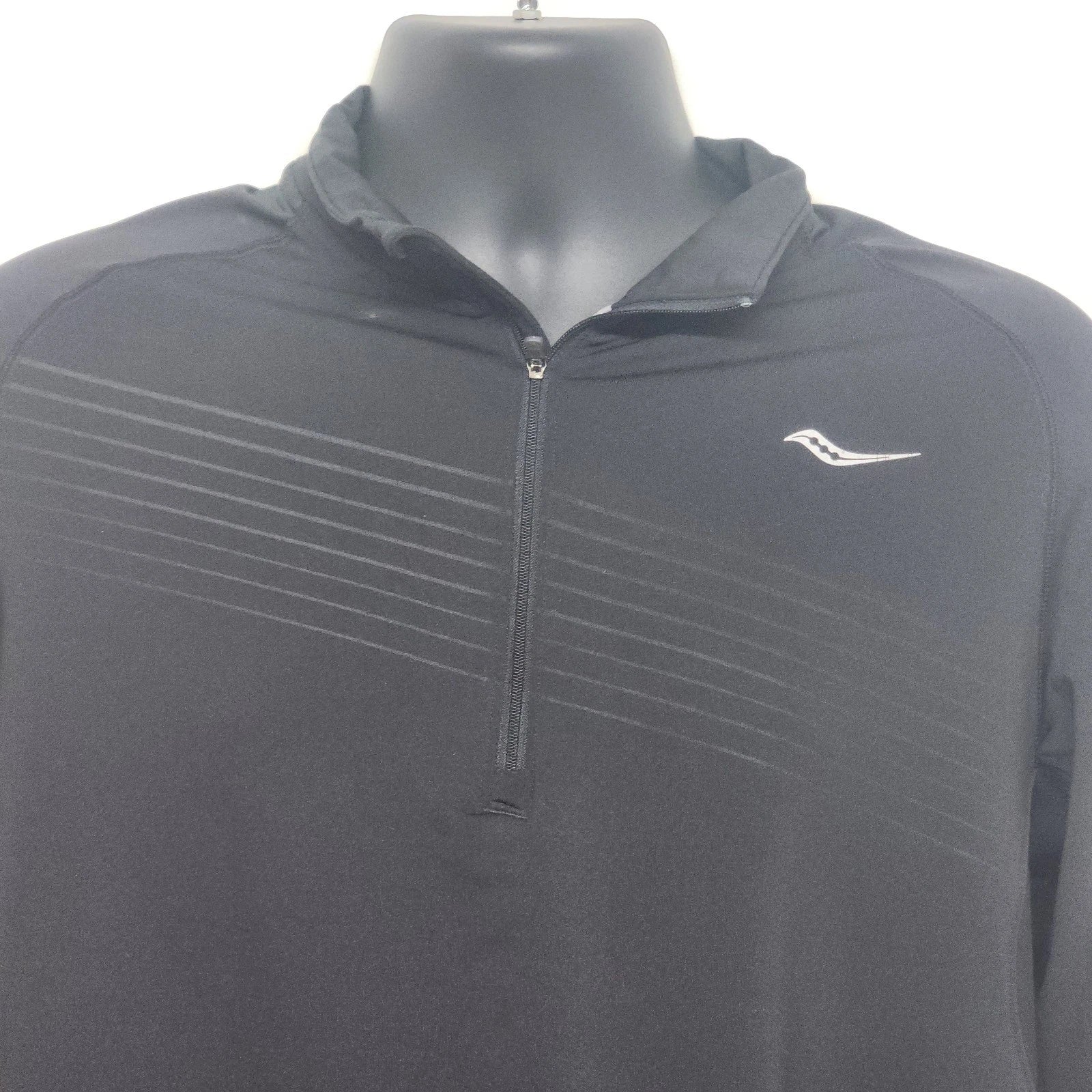 Saucony men's medium black long sleeve performance running shirt