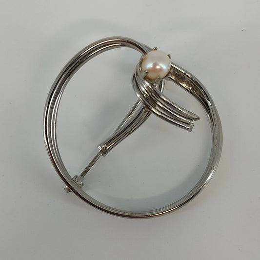 Sterling silver circle brooch with faux pearl center and polished finish