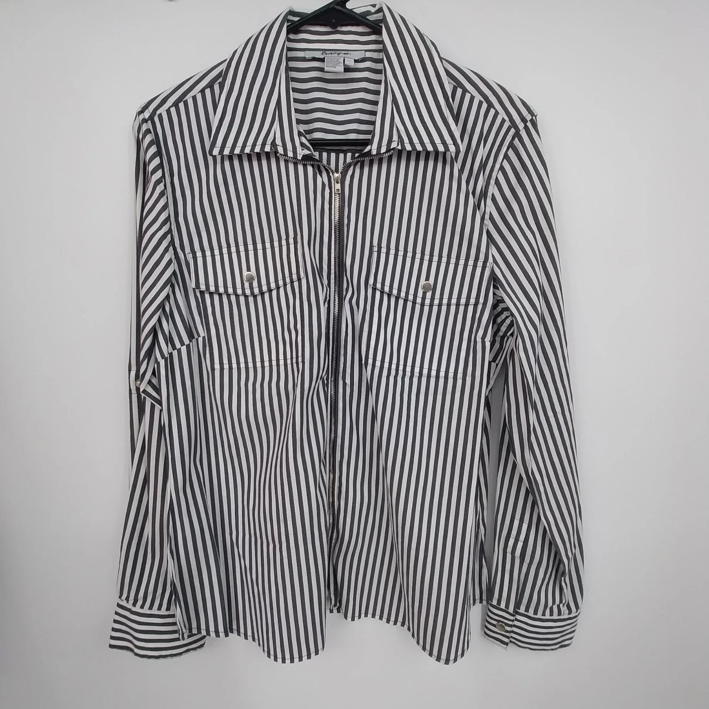 Tracy M black and white striped blouse with zip front neckline and snap cuff sleeves