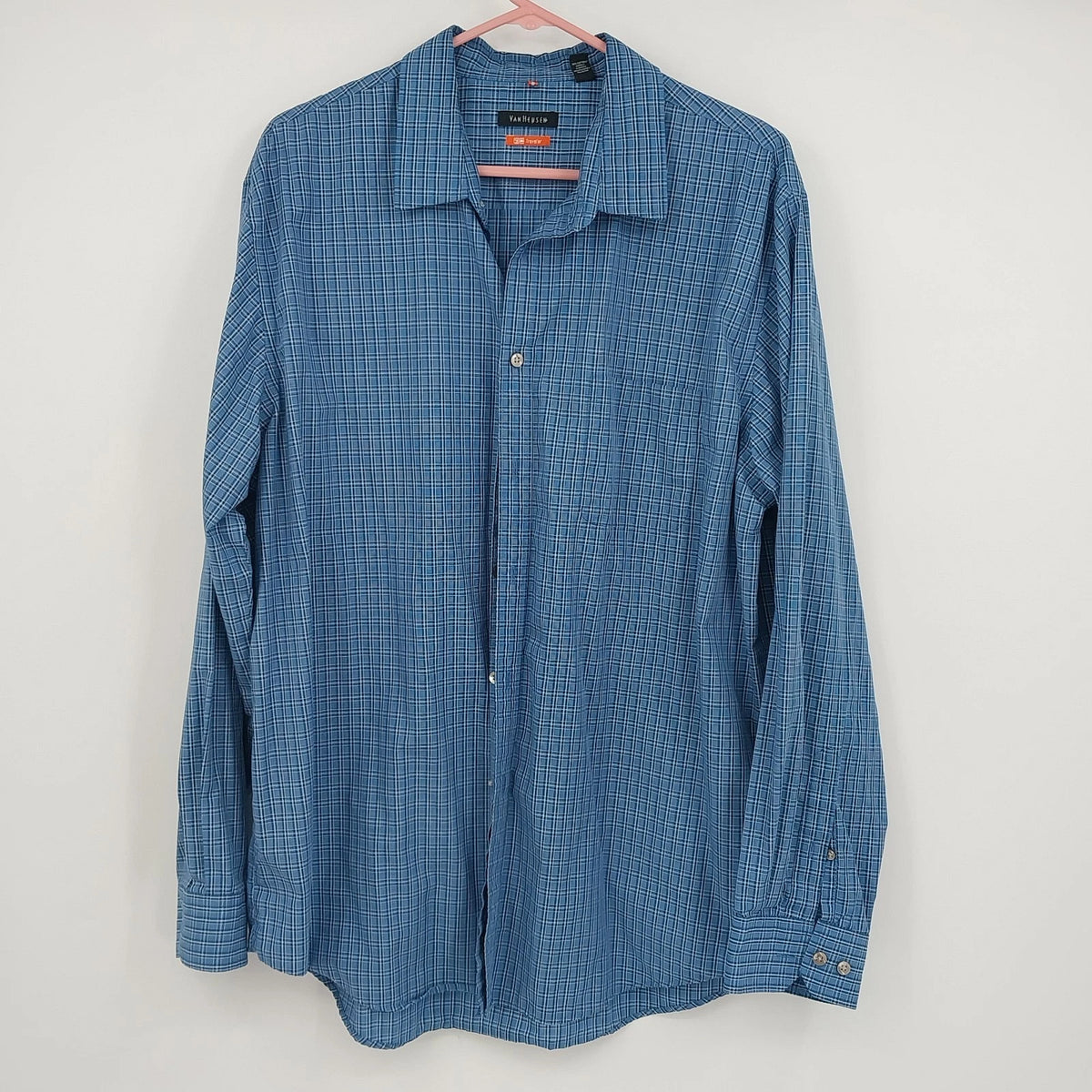 Van Heusen Traveler men's blue and white plaid long sleeve shirt