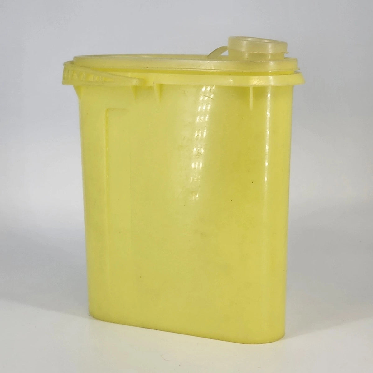 Vintage Tupperware Beverage Buddy 2 quart yellow seal pitcher