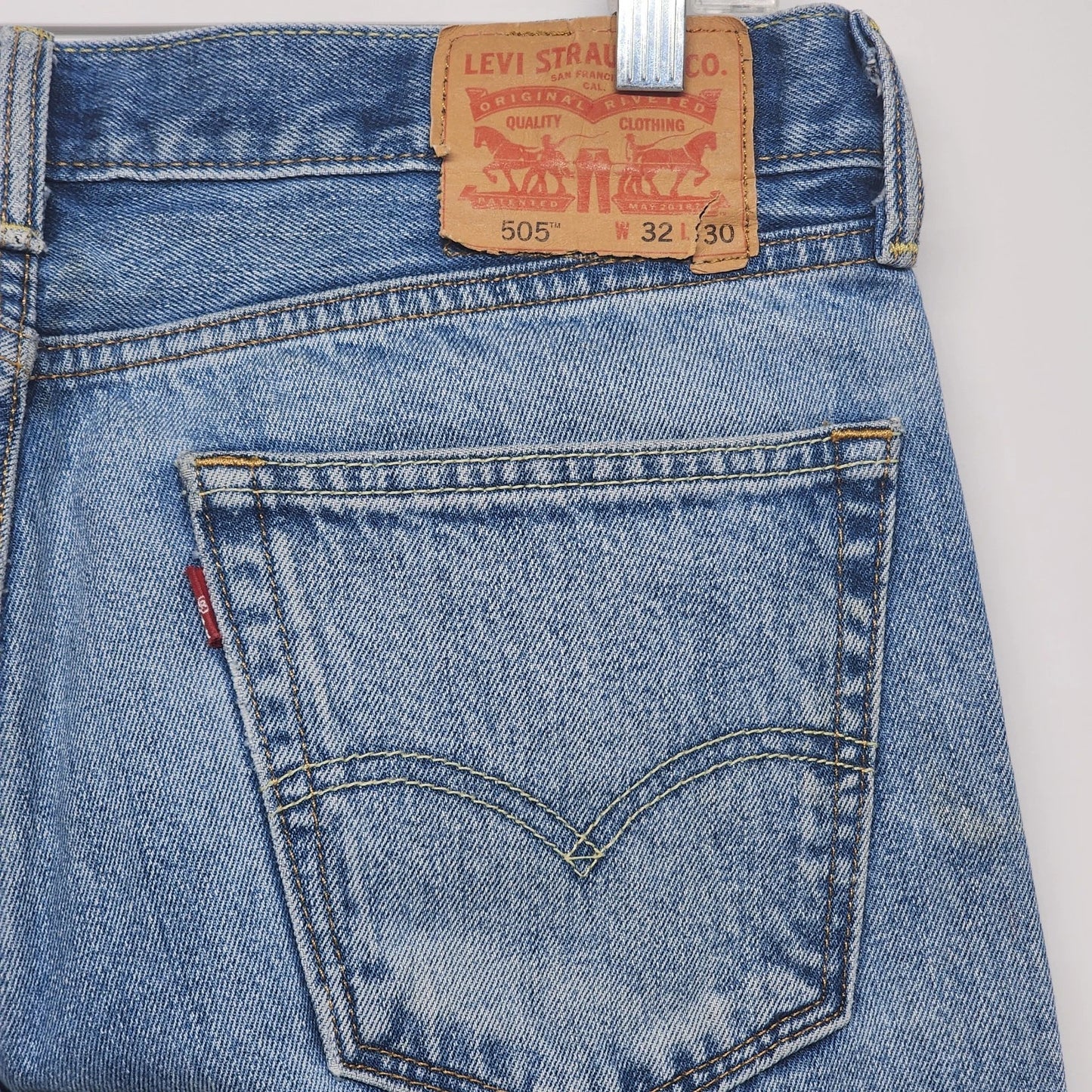 Levi’s 505 Men's Jeans 32x30 Heavily Distressed Classic Straight Leg Light Wash