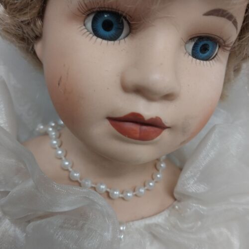 Tracie Limited Collection Le Cheri Genuine Porcelain 21" Bride Doll Vintage