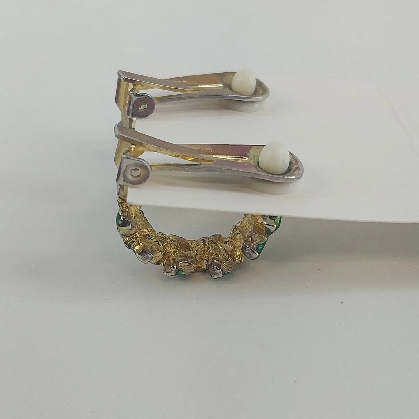 Avon Christmas Holly Berry Clip On Earrings Gold Tone Red Green Jewelry Vintage