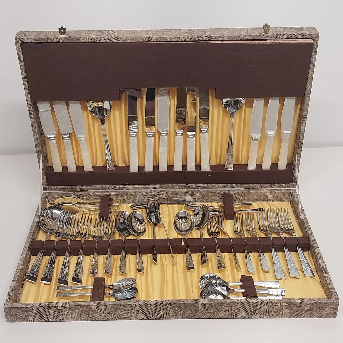 Bilchrome Sheffield 45 Pc Stainless Silver Flatware Set Service 6" Case England