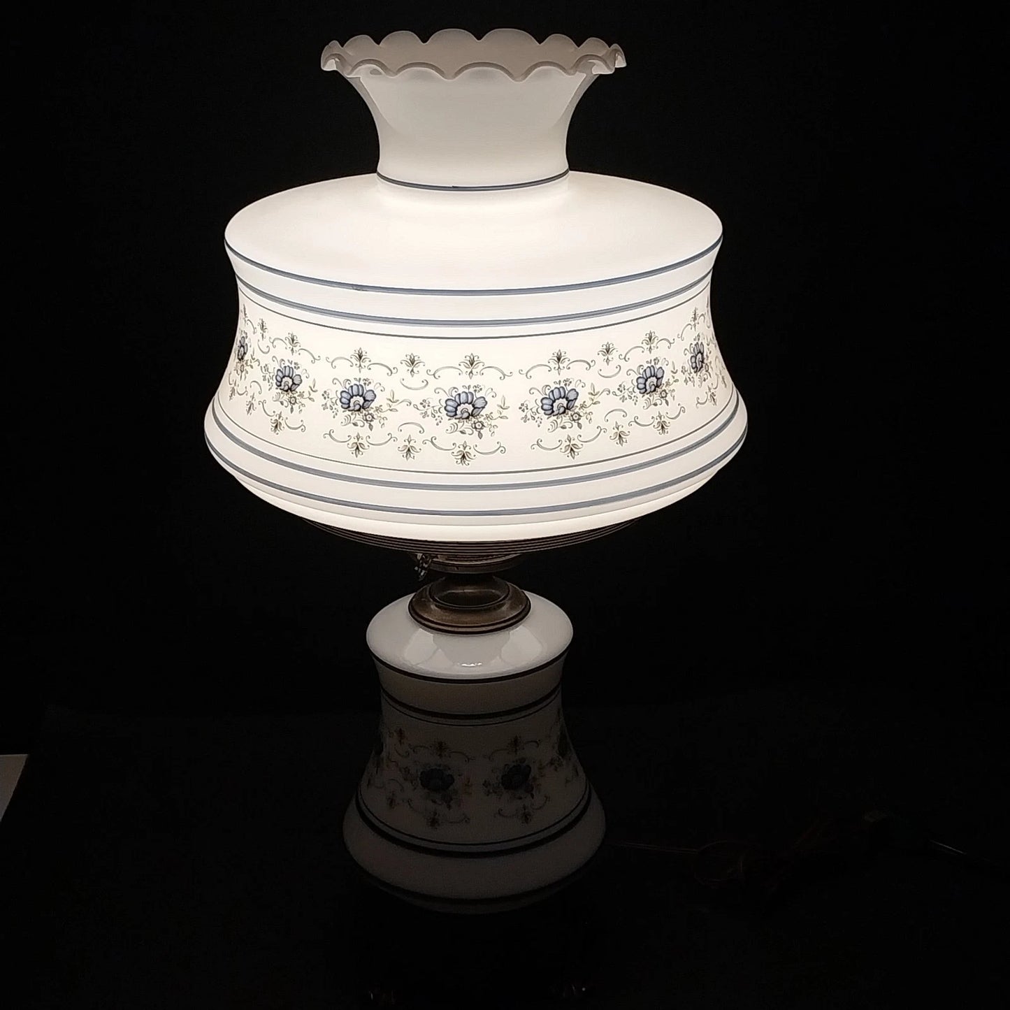 Quoizel Abigail Adams Blue Floral Milk Glass 3 Way Gone With The Wind Lamp Vtg