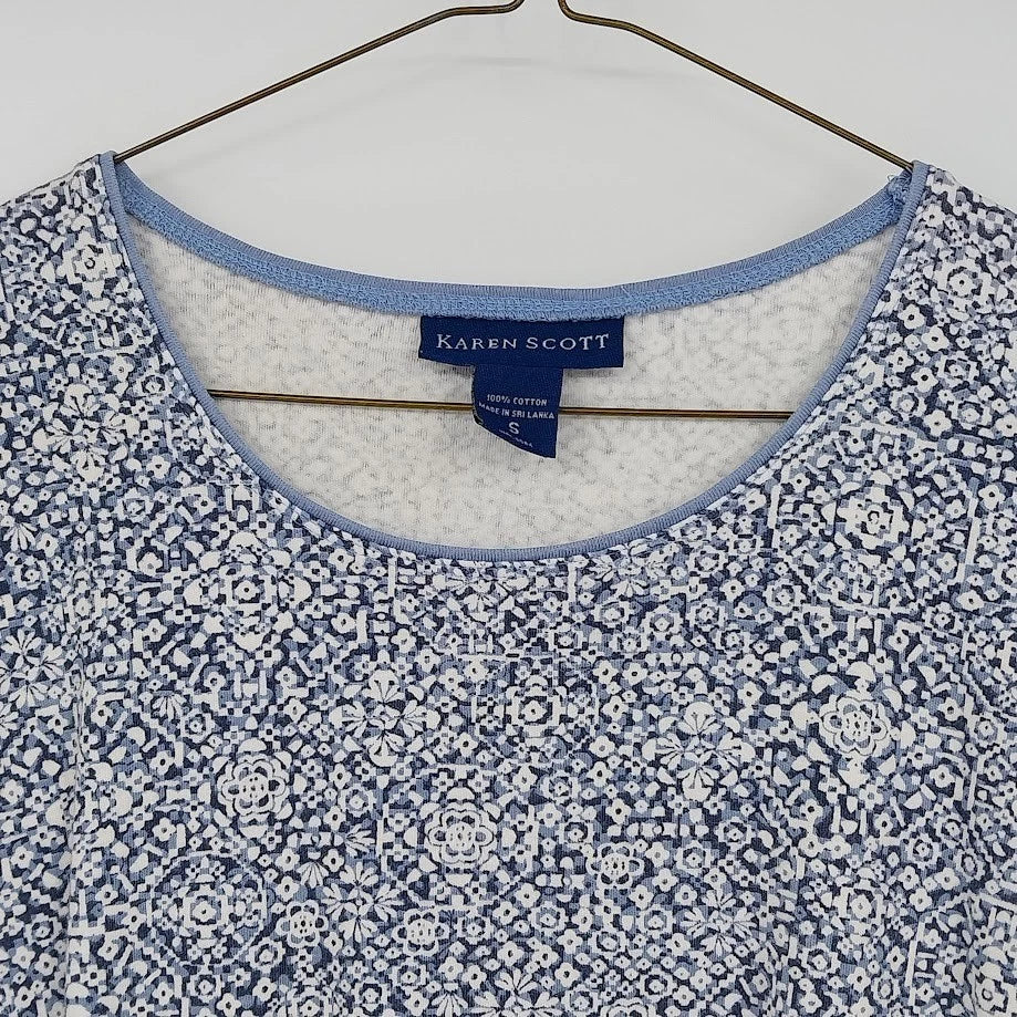 Karen Scott Blue White Geometric Print T-Shirt Top Women's Small 100% Cotton