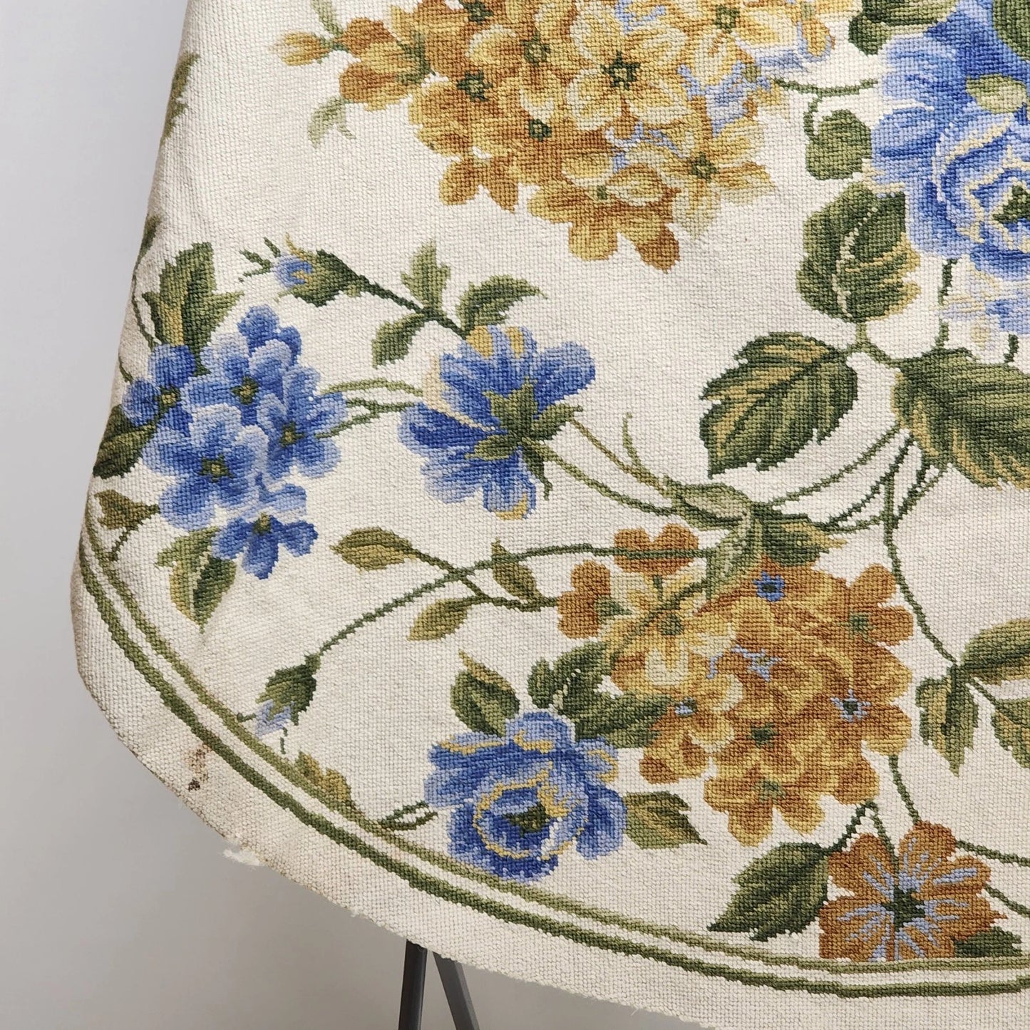 Handmade Wool Area Rug 48" Round Vintage Floral Pattern Hooked Carpet Throw Rug