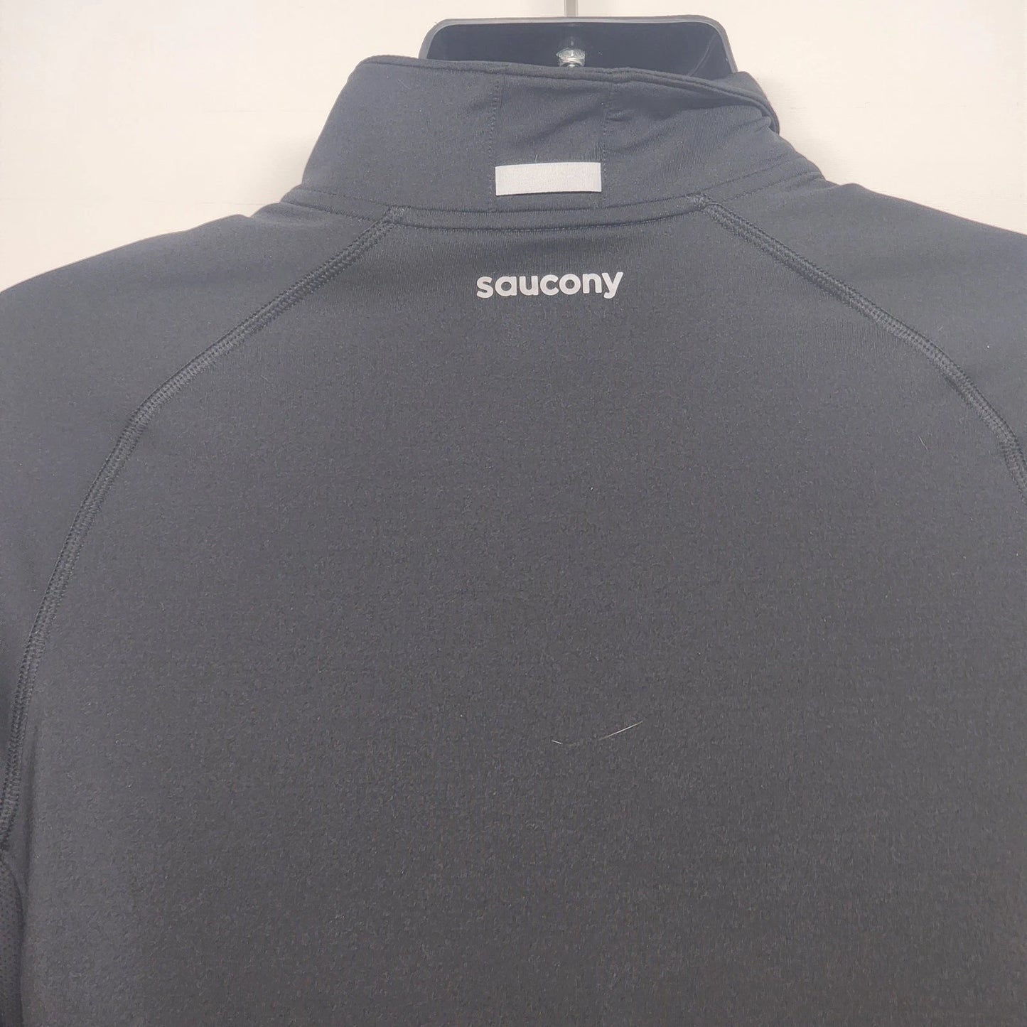 Saucony Men's Medium Black Long Sleeve Running Shirt Performance Top 23" PIT