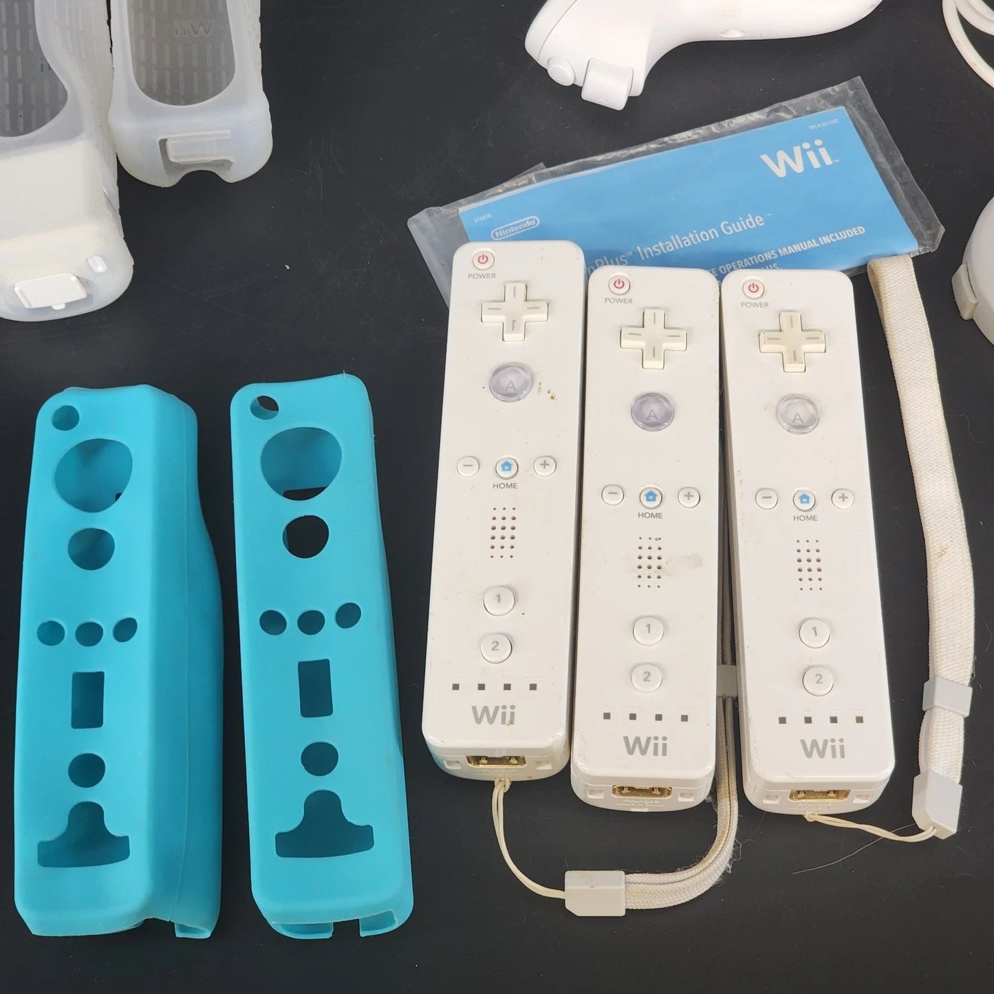Nintendo Wii Remote Controller Bundle 3 Nunchuk Dock 4 Silicone Vintage Gaming