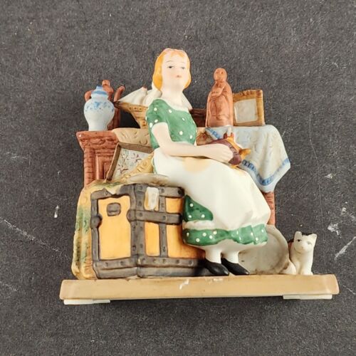 DREAMS IN THE ANTIQUE SHOP Norman Rockwell Museum Collections 3" Figurine 1986