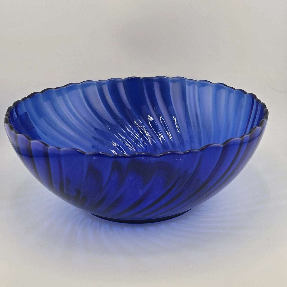 Arcoroc France Cobalt Blue Scalloped Swirl Glass Serving Bowl 9 Inch Diameter