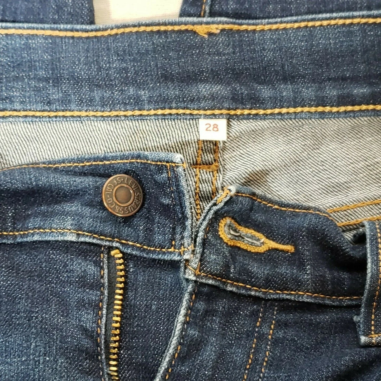 Levi's Women's Capri Jeans Size 28 Cuffed Dark Wash Denim Stretch 33" x 22"