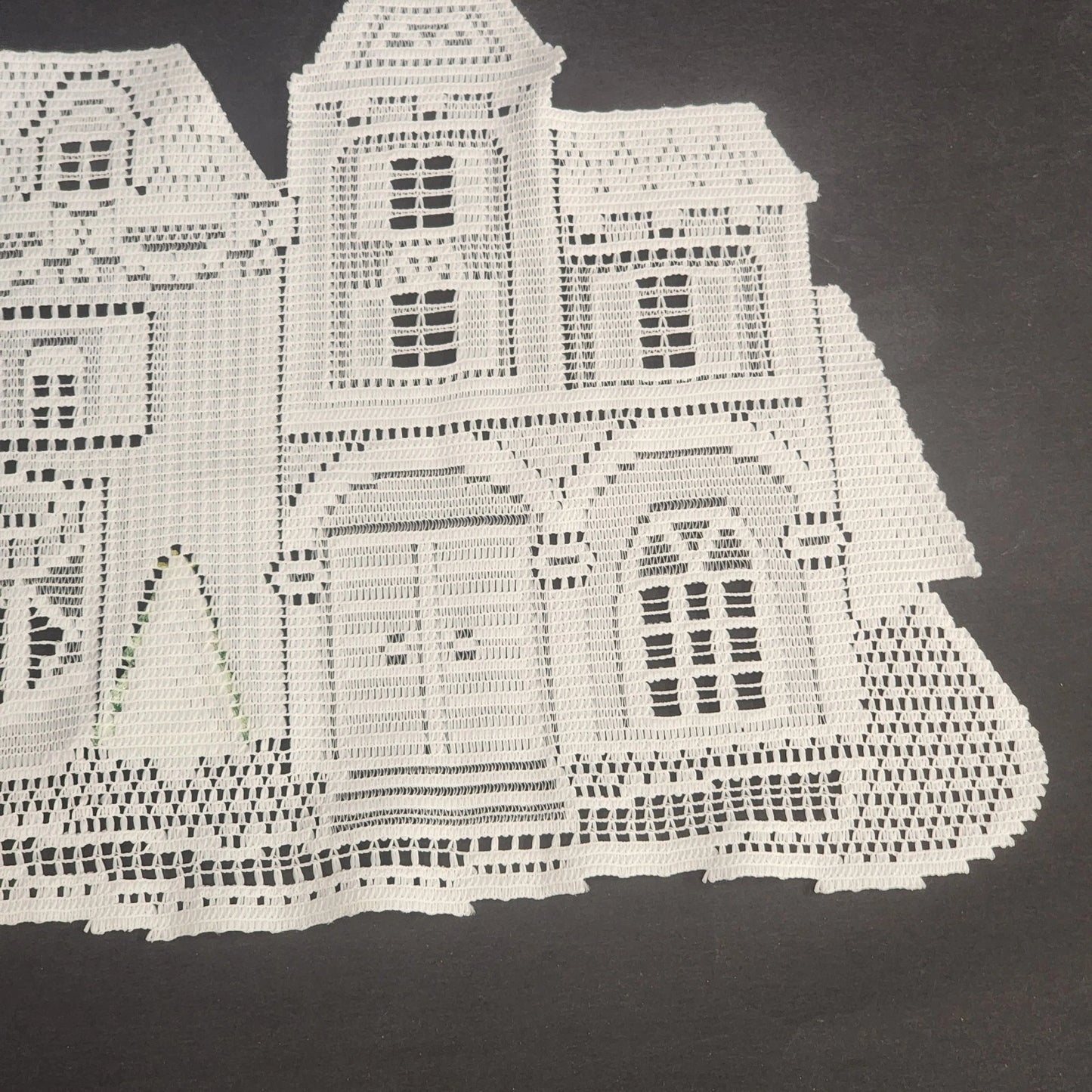 Heritage Lace Victorian House Placemat Doily with Christmas Tree 19x12" SHeritage Lace Victorian House Placemat Doily Christmas Tree 19x12easonal