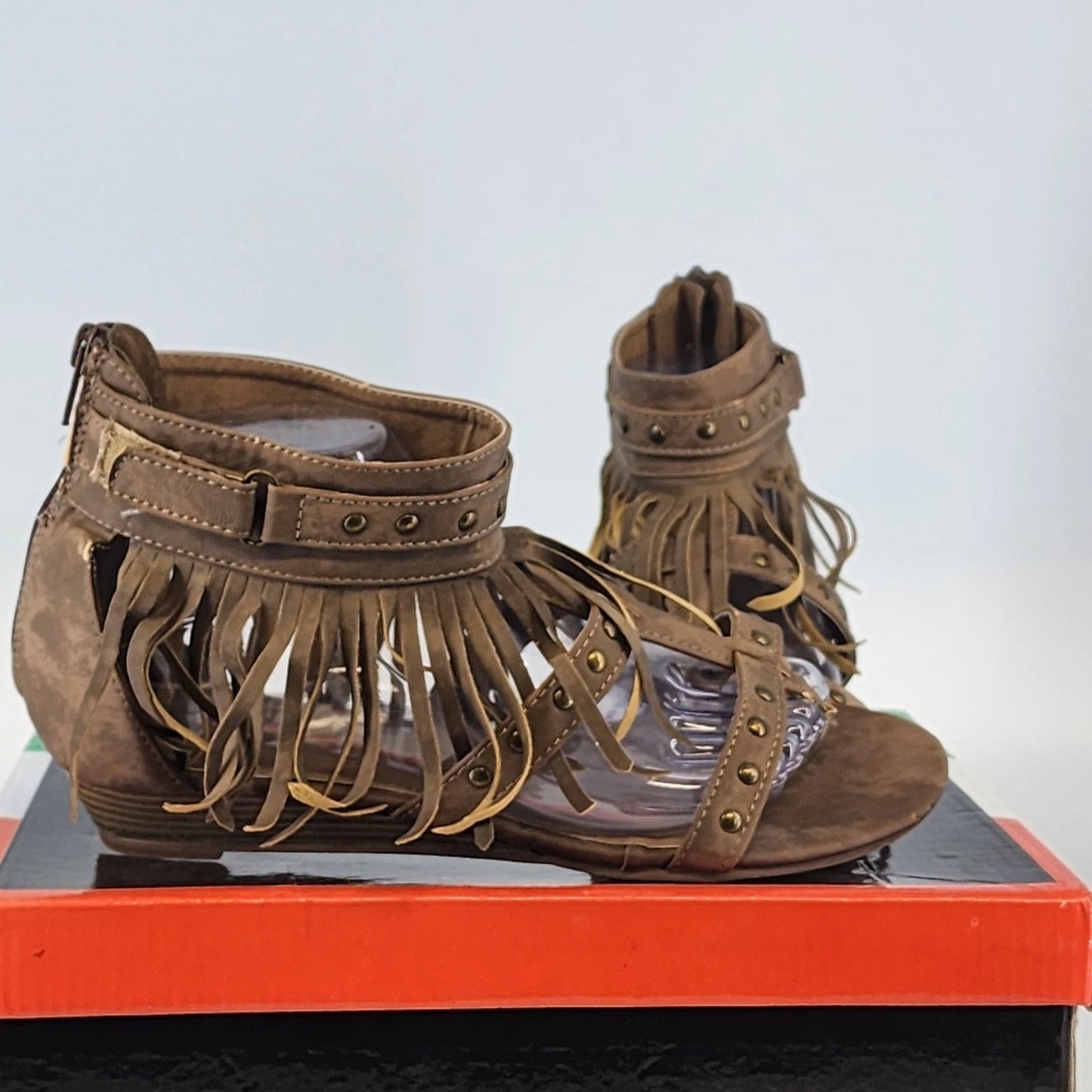 Bucco Nani Tan Wedge Sandals Gold Stud Fringe Zip Back Women 8.5 NWB