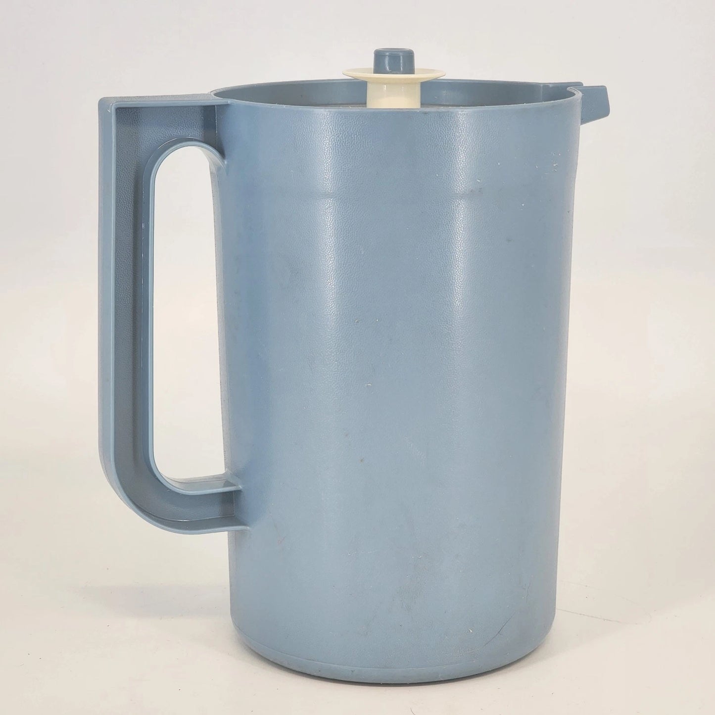 Tupperware 2 Qt Blue Pitcher Push Button Lid Model 1676