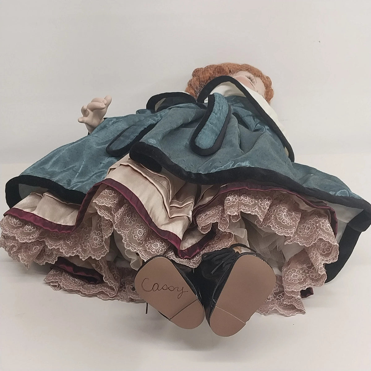 Kingstate Ivanna Porcelain Doll 23" Prestige Straw Hat Parasol Box LE 923/3500