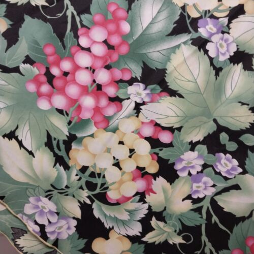 Round 68 Inch Cloth Tablecloth Grapes Leaves Flowers Pattern Machine Washable