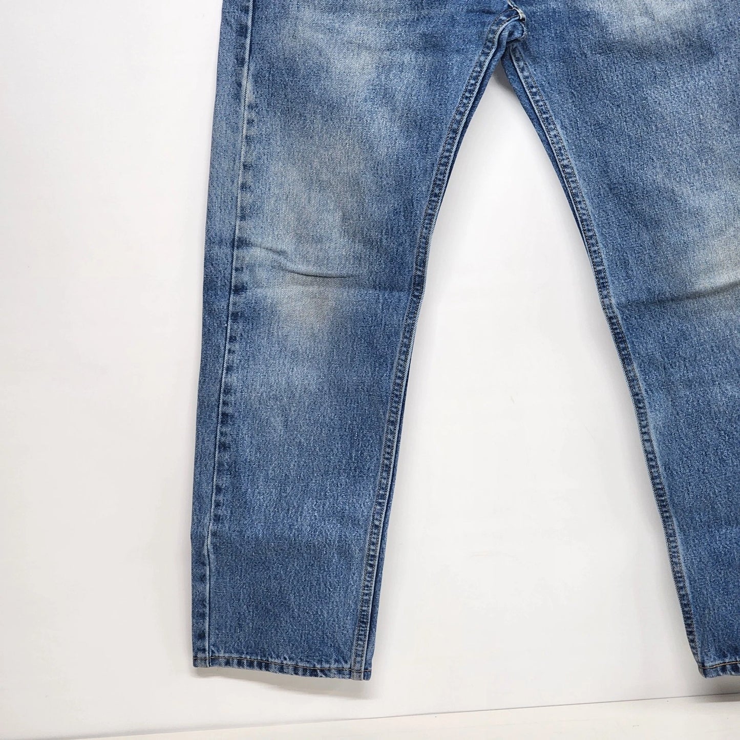Levi’s 505 Men Jeans 32x30 Light Wash Distressed Blue Denim Classic Straight Leg