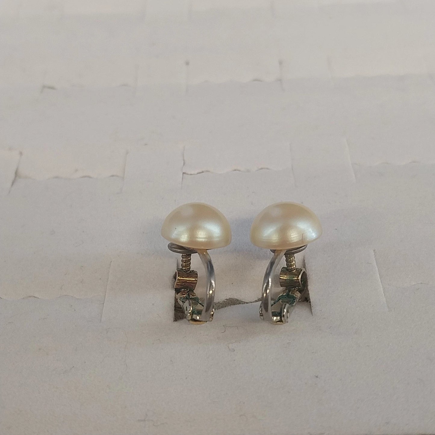 Vintage Faux Pearl Clip On Earrings Gold Tone Screw Back Classic