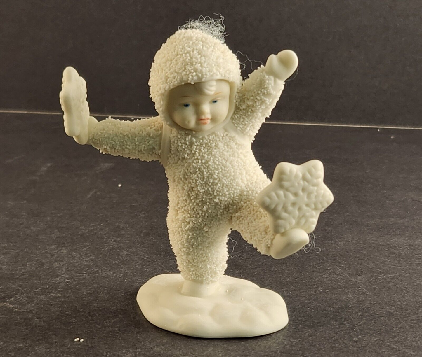 Snowbabies w Snow Flakes Dept 56 IT'S SNOWING 2½" Retired Figurine 68821