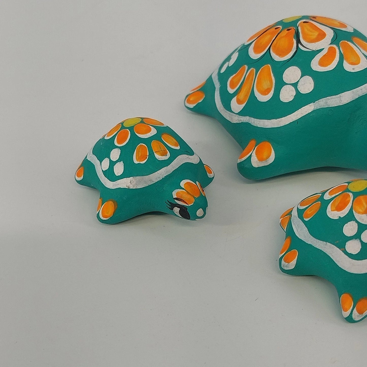 Mexican Folk Art Hand Painted Terracotta Clay Turtle Decor Figurines 4 Pc Vtg