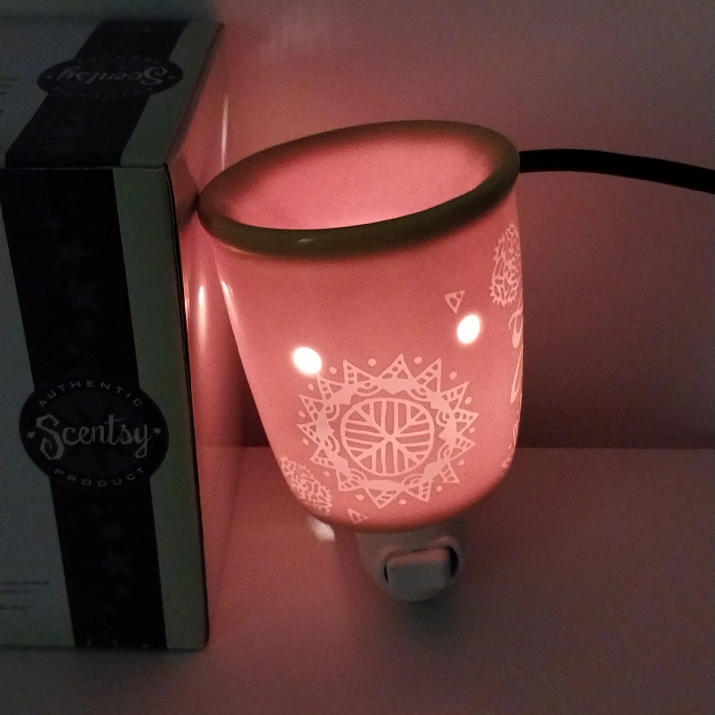 Scentsy You Are My Sunshine Mini Warmer 29133 Yellow Ceramic Wall Plug In Boxed
