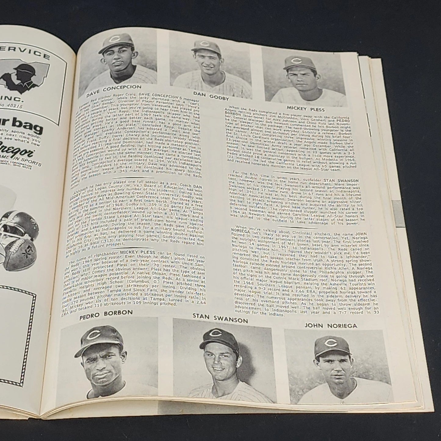 Cincinnati Reds 1970 Yearbook Johnny Bench MLB Vintage Magazine