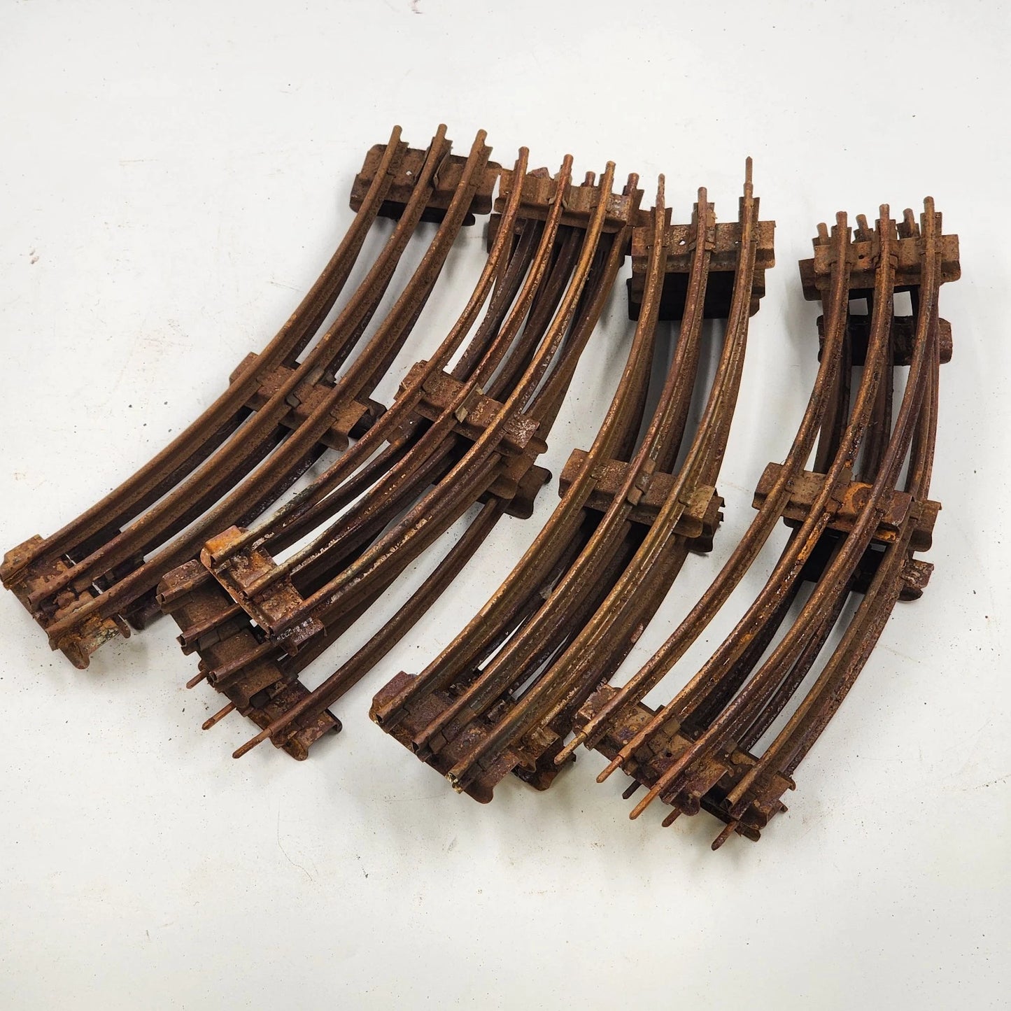 11 Model Train Curve Track Sections O Gauge 31" Diameter Brown Ties Rusty