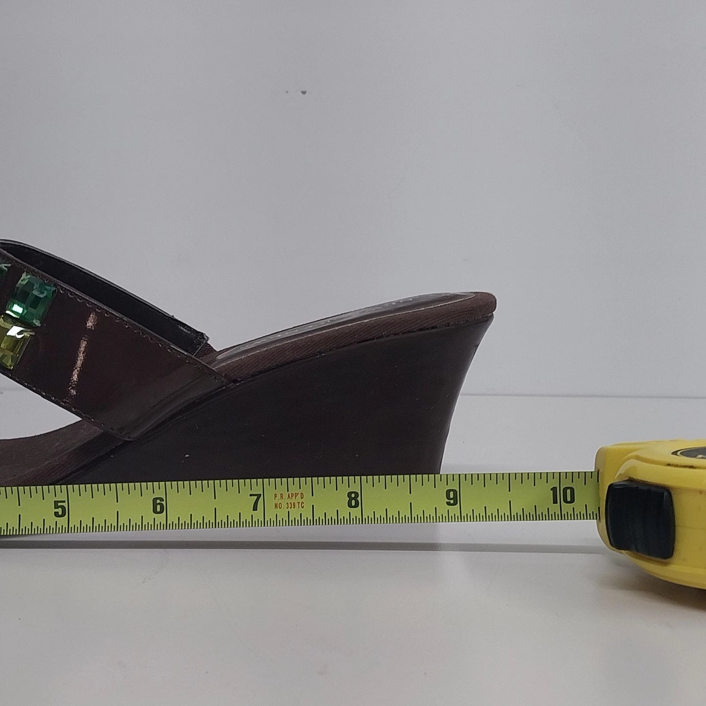 Newport News Rhinestone Thong Slide Sandals Womens Size 8 Brown