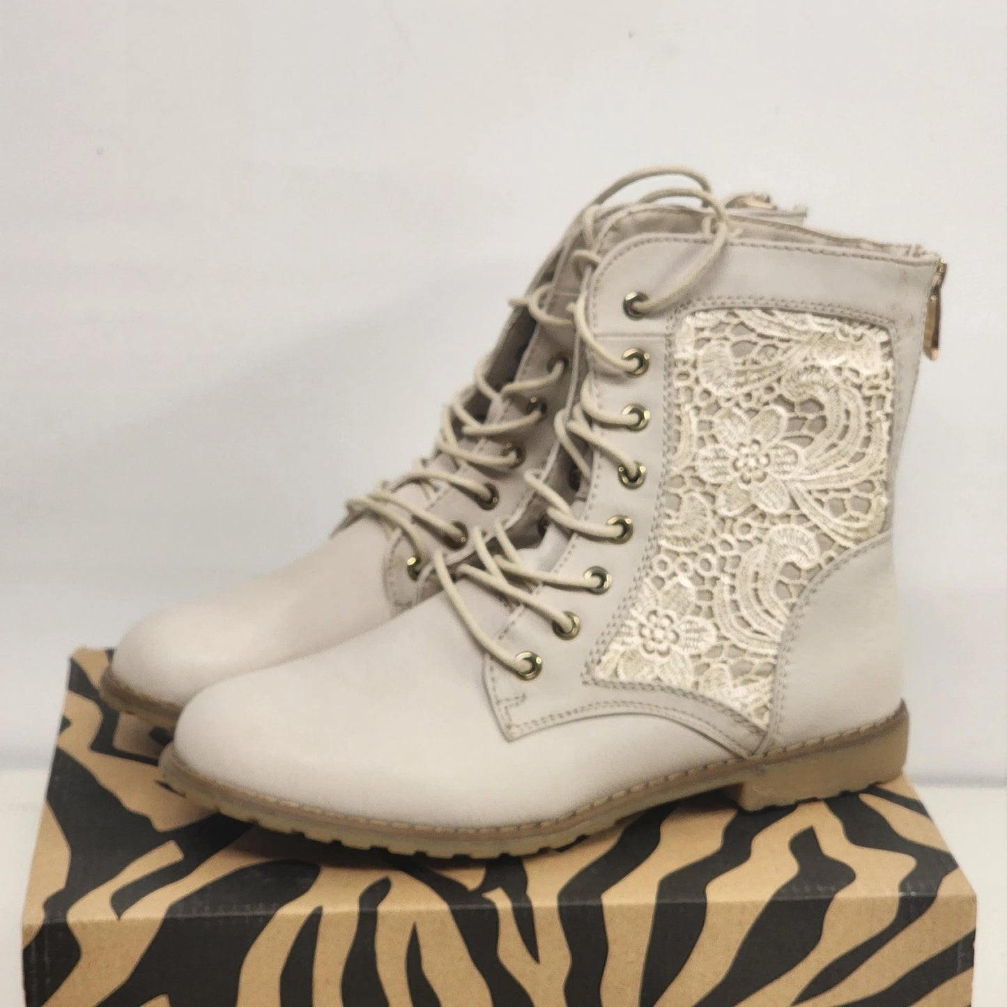 Anna Clayton Ankle Boots Beige Crochet Lace Up Zip Back Women’s 8 with Box